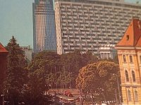 Trg Maršala Tita (današnji Trg Republike Hrvatske) oko 1987. godine. Pogled s HNK prema Savskoj ulici.jpg